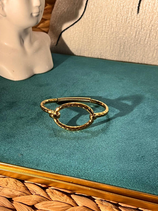 The oval bracelet