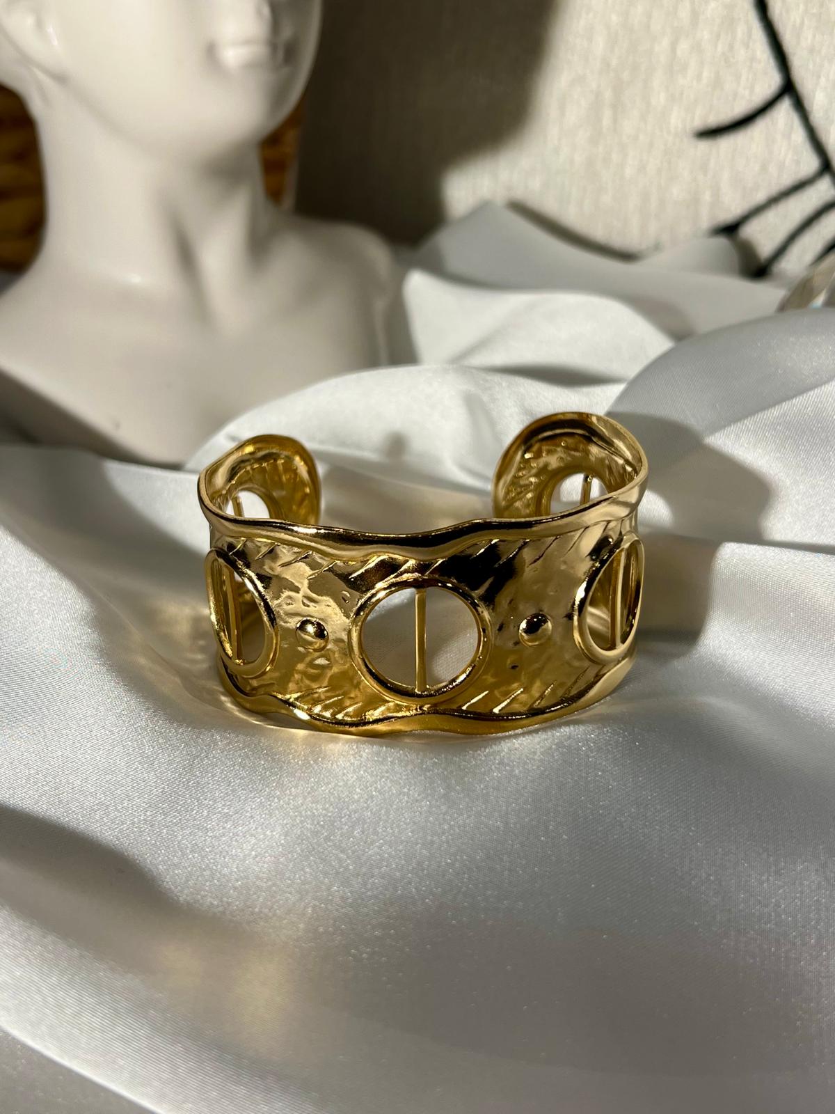 The O cuff
