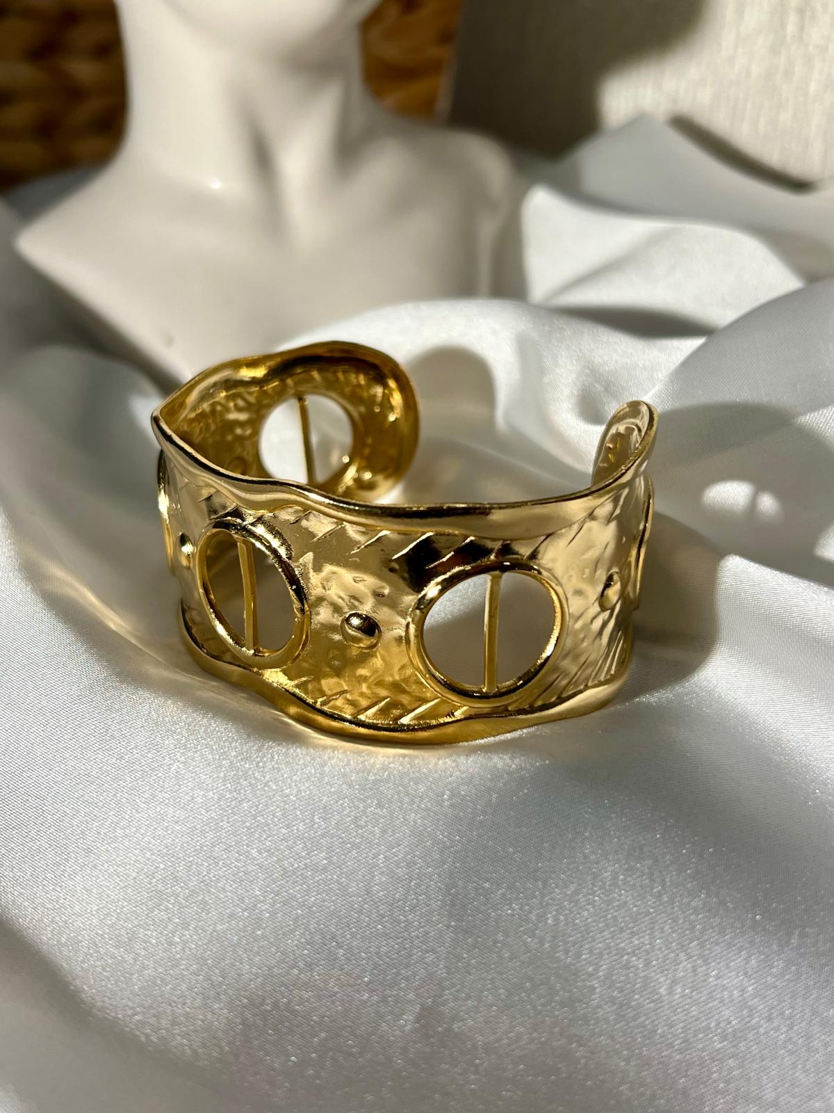 The O cuff